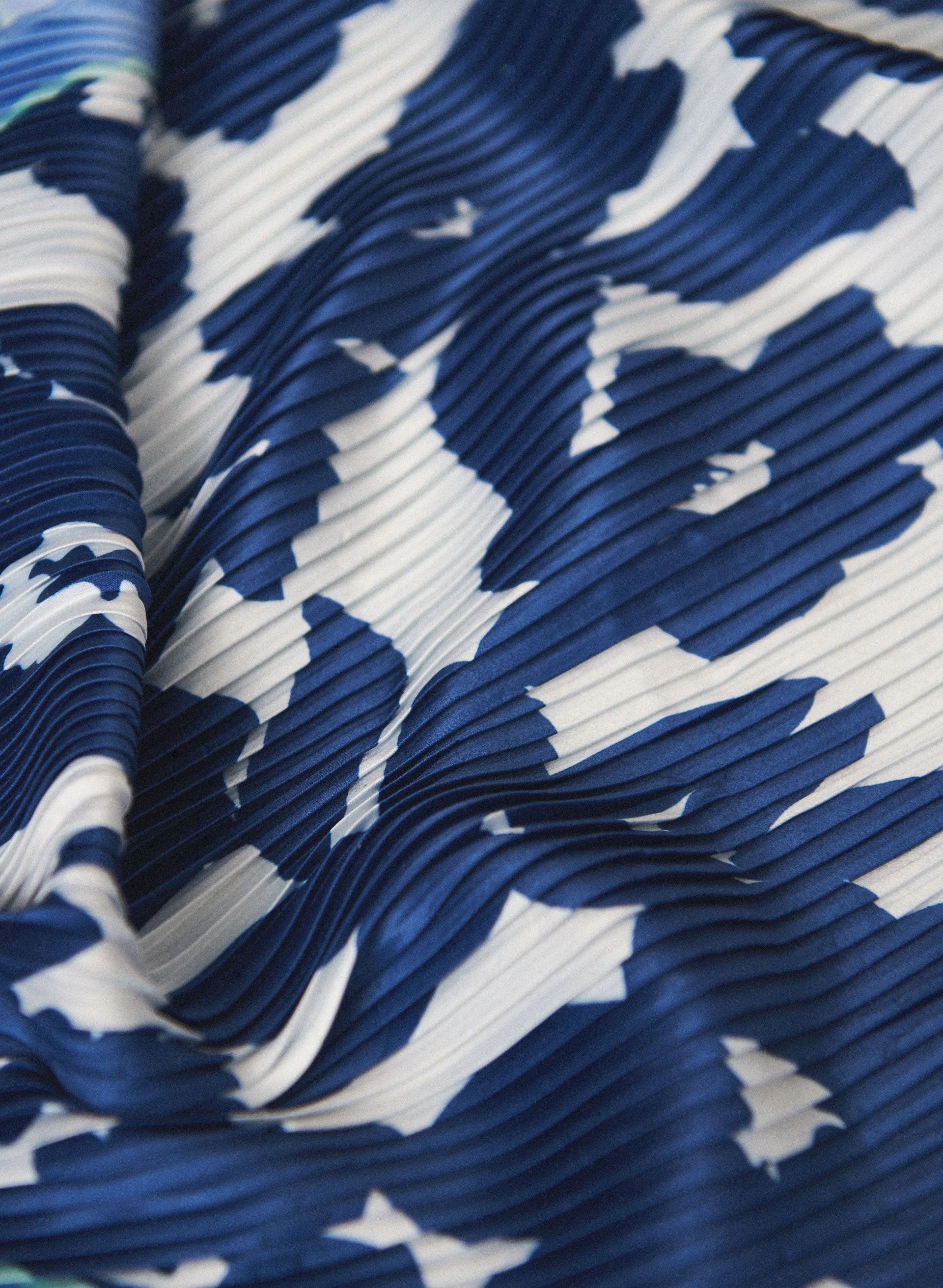 Floral Print Pleated Scarf - Image 2