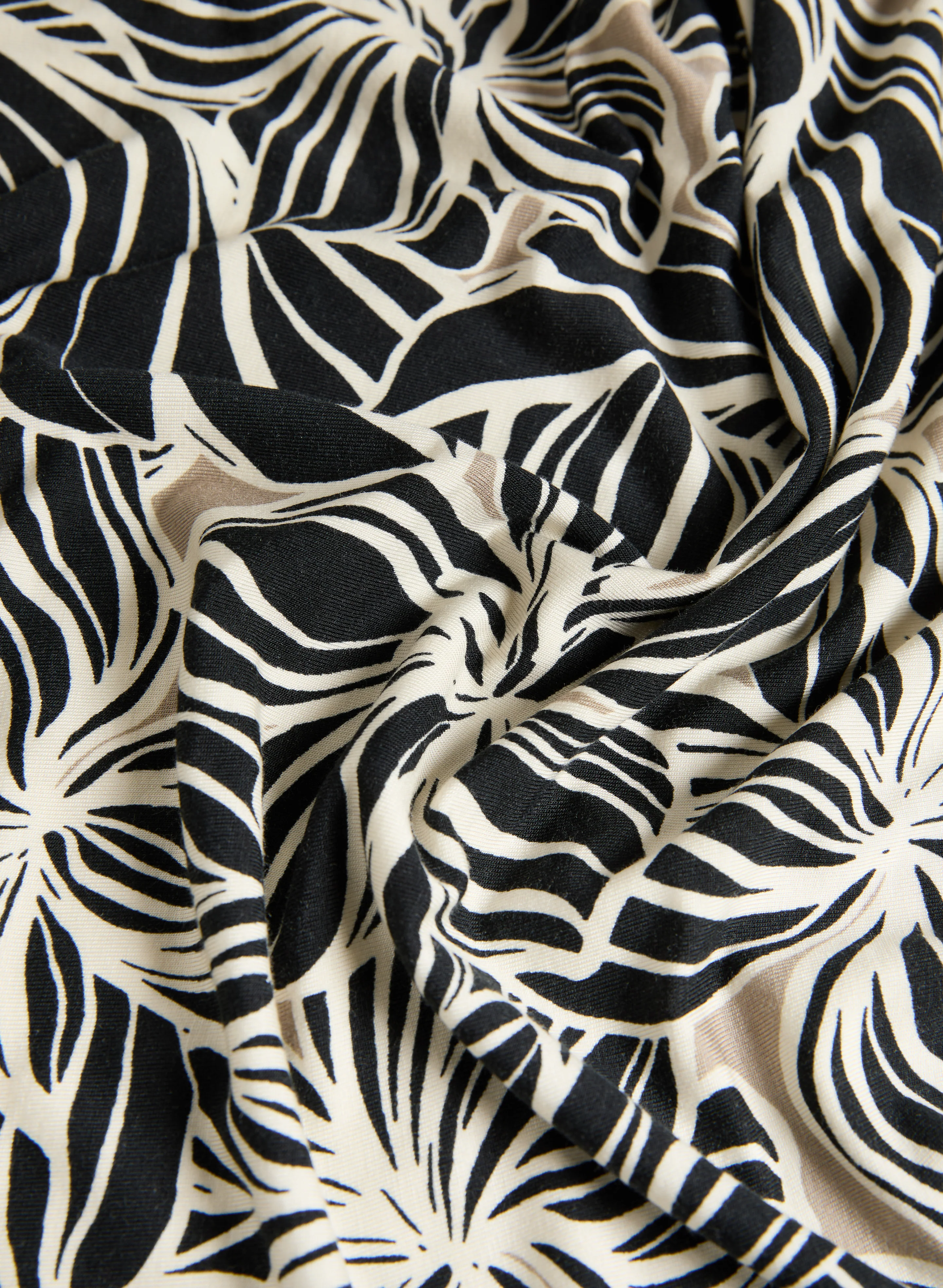 Floral Print T-Shirt - Image 7