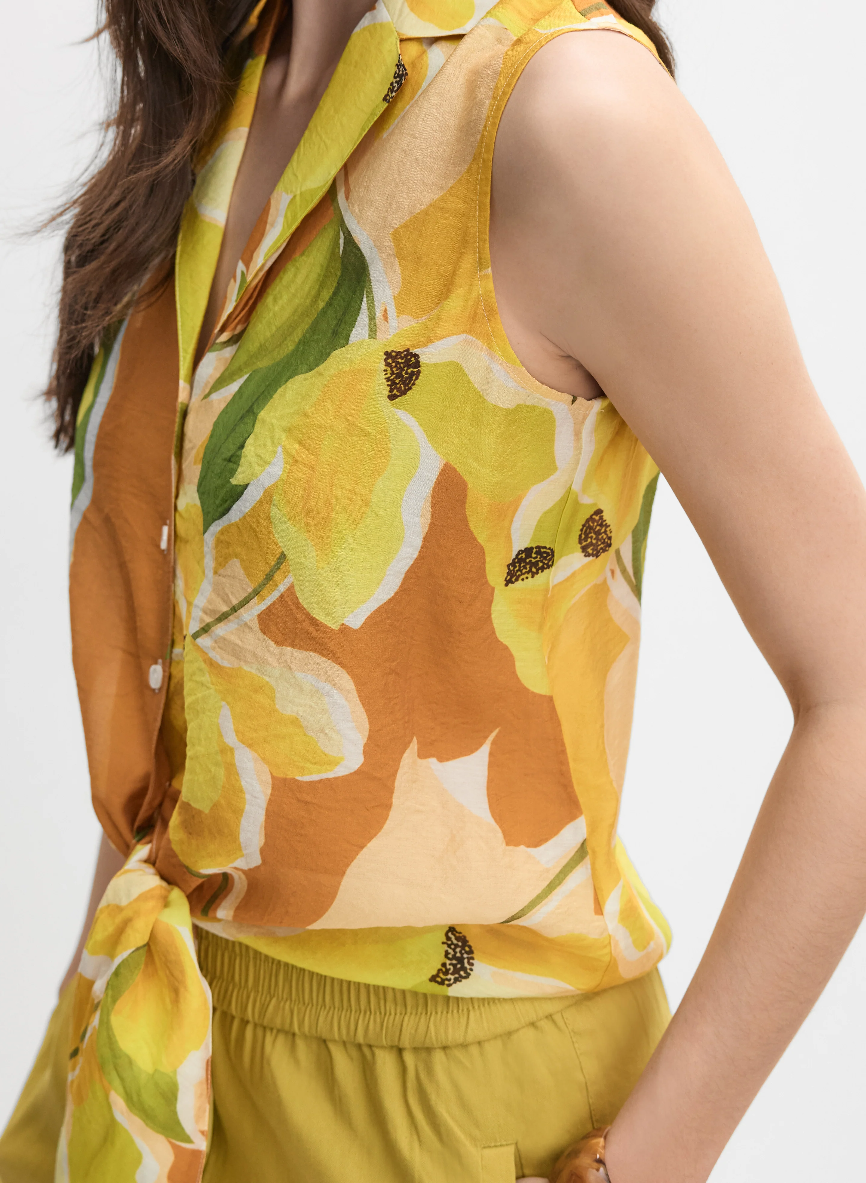 Floral Sleeveless Blouse - Image 2