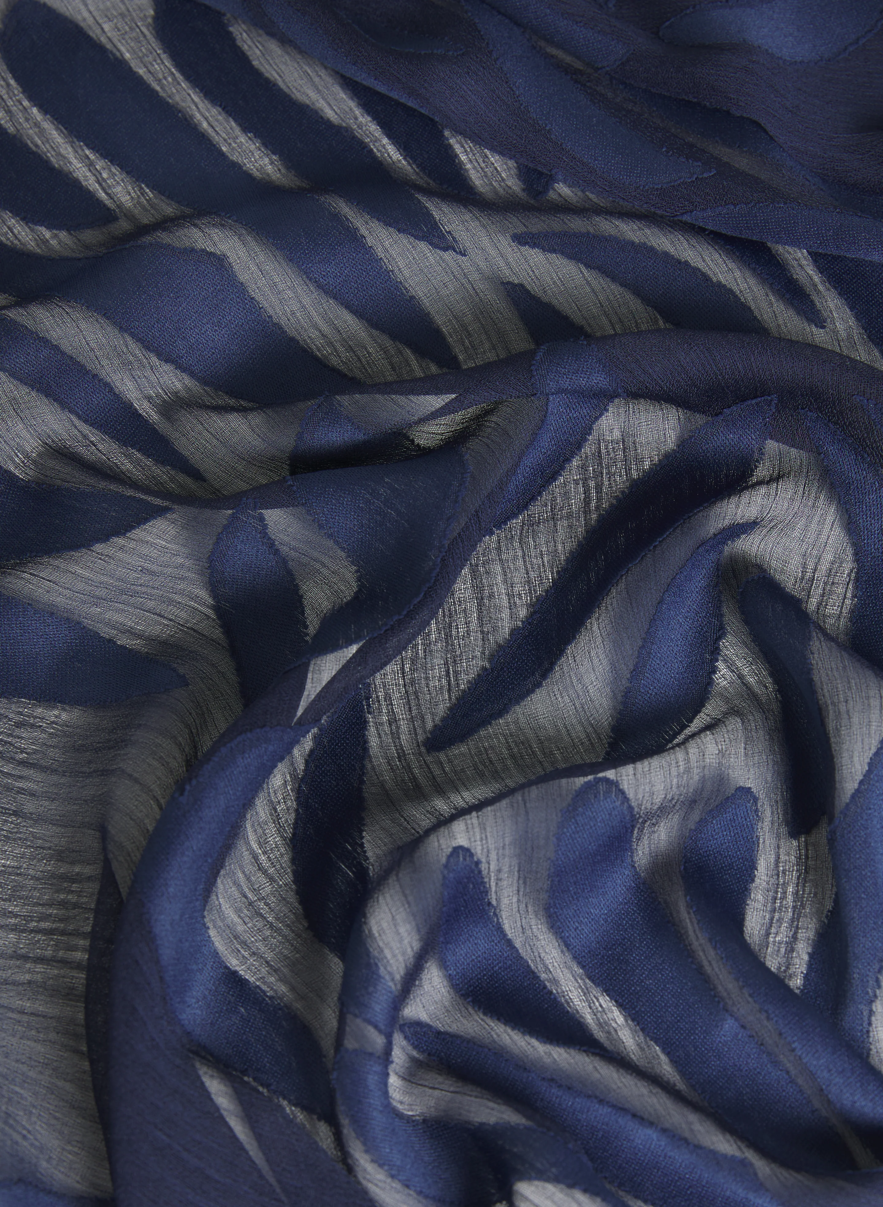Jacquard Leaf Scarf - Image 4